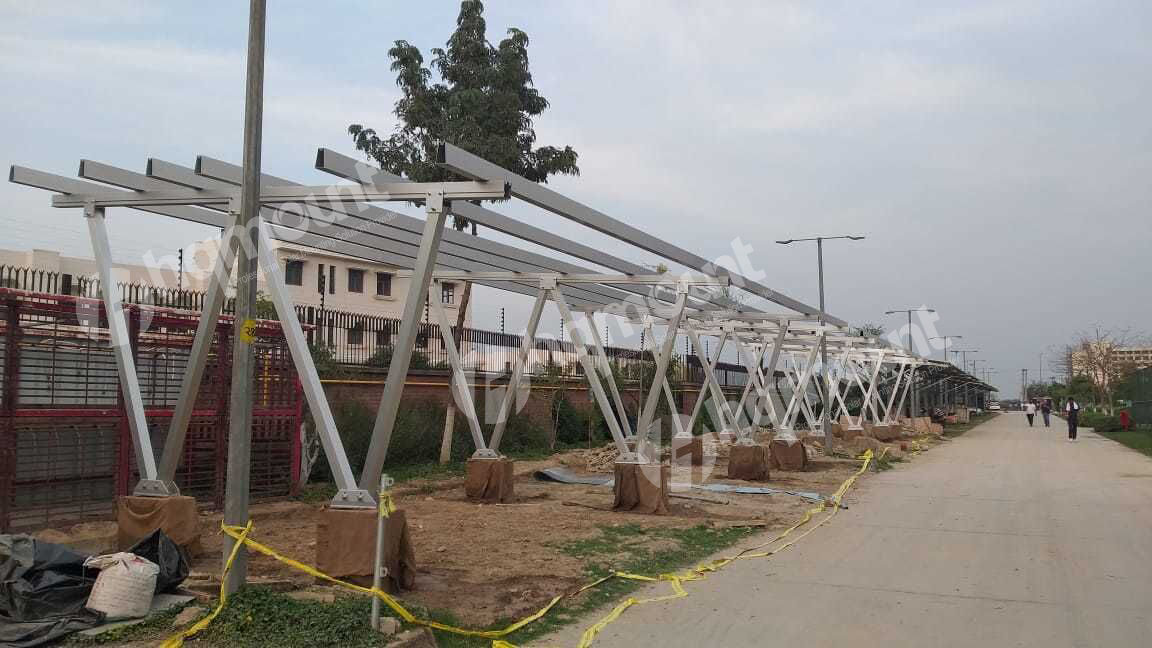 ケニアへのhqの台紙の太陽屋根および地面の土台システム